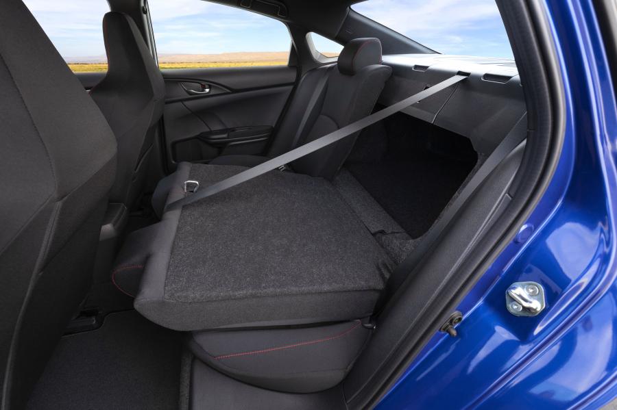 Интерьер Honda Civic Si Sedan (FC) 2019 года  (NA) (фото 15 из 43)